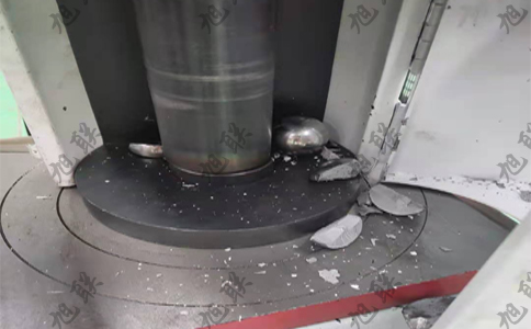 臨沂客戶(hù)鋼球壓碎試驗機試機成功  準備發(fā)貨